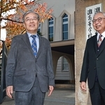 母校の灘中学校・高校を訪れた筆者（左）。同窓で同高参与の和田孫博さんと卒業以来の再会を果たした＝神戸市東灘区魚崎北町（撮影・長嶺麻子）