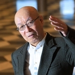 震災の記憶を継承していくことについて語る哲学者の鷲田清一さん＝京都市左京区、京都コンサートホール（撮影・斎藤雅志）