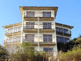 「円卓　こっこ、ひと夏のイマジン」が撮影された宝塚市の団地、通称スターハウス