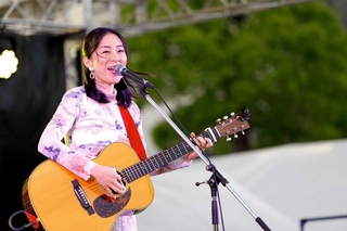 第２３回神戸新開地音楽祭のステージでの歌唱風景
