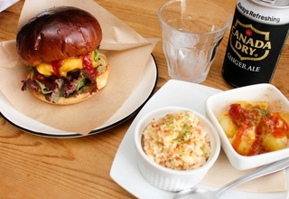 Ｓｈｉｎ’ｓ　ＢＵＲＧＥＲの「シンズバーガー　ランチスペシャル」