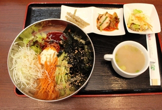 手作り韓国家庭料理　勝利の「ビビム冷麺定食」