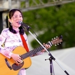 第２３回神戸新開地音楽祭のステージでの歌唱風景