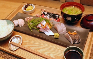 季節のさかなとやさいと真の「お造り定食」