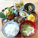 食堂カフェ ミズカサの「週替わり一汁三菜ランチ」