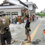 「死にゆく妻との旅路」のロケ地となった姫路での撮影風景（ｃ）姫路フィルムコミッション