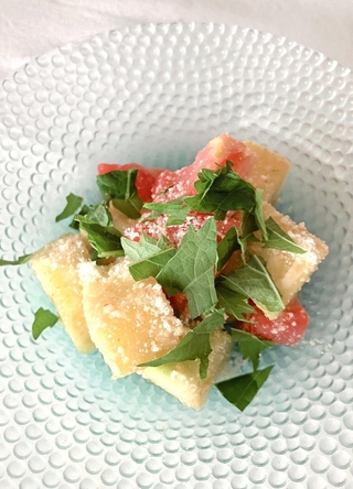 チーズはたっぷりかけて。よく冷えた「泡」が合います