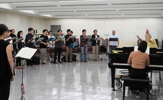 ベートーヴェン「ミサ・ソレムニス」の練習＝神戸市中央区、男女共同参画センター