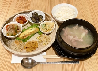 韓国ごはん あん の「テジコムタン定食」