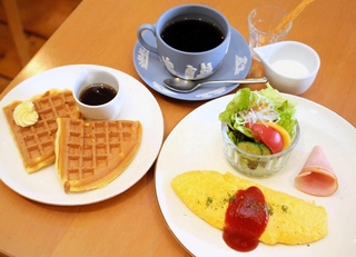 「カフェ　フィーノ」のオムレツモーニング