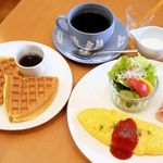 「カフェ　フィーノ」のオムレツモーニング