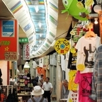 佐田恭也が大切なものを買ったらしい神戸・元町高架通商店街、通称モトコー（２０１６年撮影）