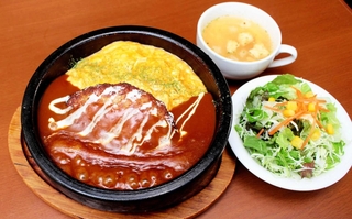 クローバーキッチンの「石焼オムライスランチ」