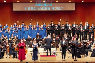神戸市室内管弦楽団（ＫＣＣＯ）と神戸市混声合唱団の合同定期演奏会より。ベートーベン「交響曲第９番」の演奏＝２０２５年１１月、神戸市中央区、神戸文化ホール（（ｃ）米田フォト）