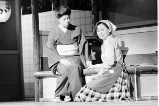 舞台「大阪善人」で三林京子さん（左）と共演した上沼恵美子さん（提供・新歌舞伎座）