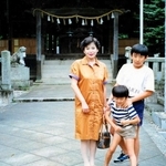 古里・淡路島の神社で、息子２人と。仕事に子育てにと忙しい日々を過ごした