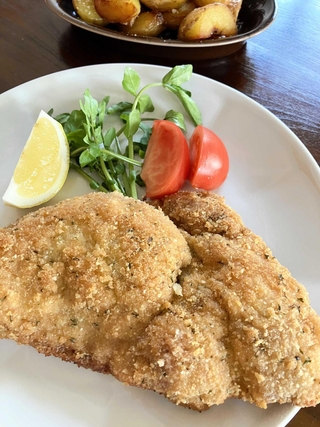 パン粉はすり鉢で当たるなど、細かい方がおいしい