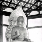 追谷墓園の青銅釈尊座像。建立当時の昭和１０（１９３５）年（筆者提供）