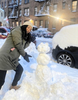 帰米早々積もった大雪で、息子と２人で作った雪だるま