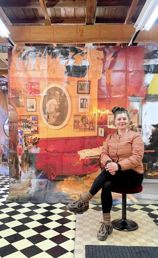 「モトコー」で喫茶店のスタンプラリーを開催したレベッカ・メルリック＝神戸市中央区元町高架通