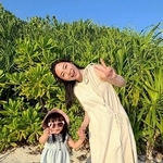 宮古島でミュージックビデオの撮影中に娘とツーショット