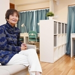 「ウィメンズハウス」には勉強机を置く部屋も。「ここで暮らす子どもたちに将来の夢を描いてほしい」と話す正井礼子さん＝神戸市内（撮影・大田将之）