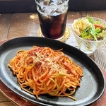ベイク　カフェ　リエビトの鉄板ナポリタン