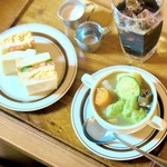 「豆腐と小松菜の白玉団子とお野菜のスープ」（１３５０円）
