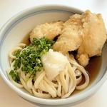 純手打ち　玄太郎うどんの「わらじとり天ぶっかけうどん」