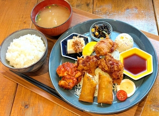 カフェ・サカナカナの「ミックスプレート」