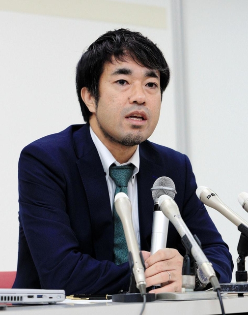 外部調査委員会の委員長に就任し、初会合後に会見した渡辺徹弁護士＝１８日午前、神戸市中央区（撮影・鈴木雅之）