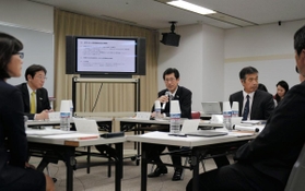 「神戸方式」廃止の一部前倒しなどが示された神戸市総合教育会議＝同市中央区八幡通４