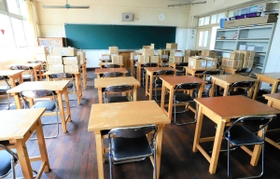 がらんとした教室。教材が保管されている＝神戸市須磨区青葉町３、鷹取中学校（撮影・斎藤雅志）