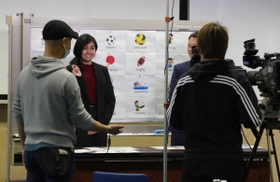 神戸市教委などが制作する授業番組。７日から放送が始まる＝神戸市中央区東川崎町１（撮影・三津山朋彦）