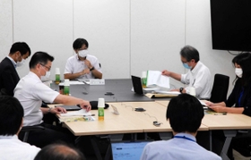 教員間暴行・暴言問題の背景や課題について各分野の専門家が話し合う再発防止検討委員会＝９月２４日、神戸市中央区東川崎町１