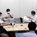 教員間暴行・暴言問題の背景や課題について各分野の専門家が話し合う再発防止検討委員会＝９月２４日、神戸市中央区東川崎町１