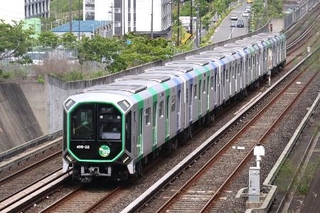 　紹介した学研奈良登美ケ丘駅付近の陸橋から。金網越しの撮影になるが、トリミングで何とか処理できた