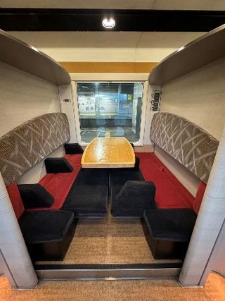 　開放Ｂ寝台の雰囲気がただようリゾートしらかみボックス席