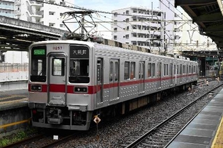 　東京２３区内では珍しい２両編成でワンマン運転の大師線。２０２８年以降に自動運転の本格検証を予定している＝西新井駅