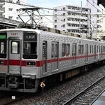 　東京２３区内では珍しい２両編成でワンマン運転の大師線。２０２８年以降に自動運転の本格検証を予定している＝西新井駅