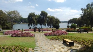 　中南部のダラット市にあるスアンフーン湖の風景（ベトナム）