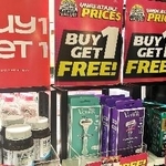 　シンガポールの小売店でよく見かける「一つ買えばもう一つ無料」の商品