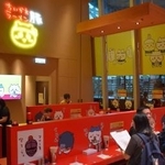 　九竜地区の旺角（モンコック）に期間限定で出店した「ちいかわラーメン　豚」の店内＝８月１４日