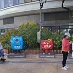 　香港の街頭に設置された立法会議員選挙のＰＲマスコット＝１１月１５日