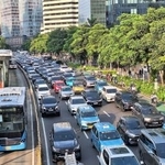 　渋滞が深刻なジャカルタ都市圏の一般道＝２０２５年１２月２３日