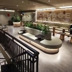 　空席が目立つ南部ホーチミン市内のチャジー店内＝１月１７日