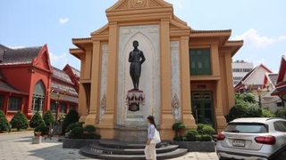 　バンコクの仏教寺院、ワット・マハータート・ユワラートランサリット内にある国際瞑想センター＝３月１７日