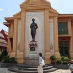 　バンコクの仏教寺院、ワット・マハータート・ユワラートランサリット内にある国際瞑想センター＝３月１７日