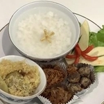 　タイの宮廷料理「カオチェー」＝５月１４日