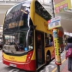 　香港国際空港と市街地を結ぶリムジンバス「シティーフライヤー」＝６月２３日